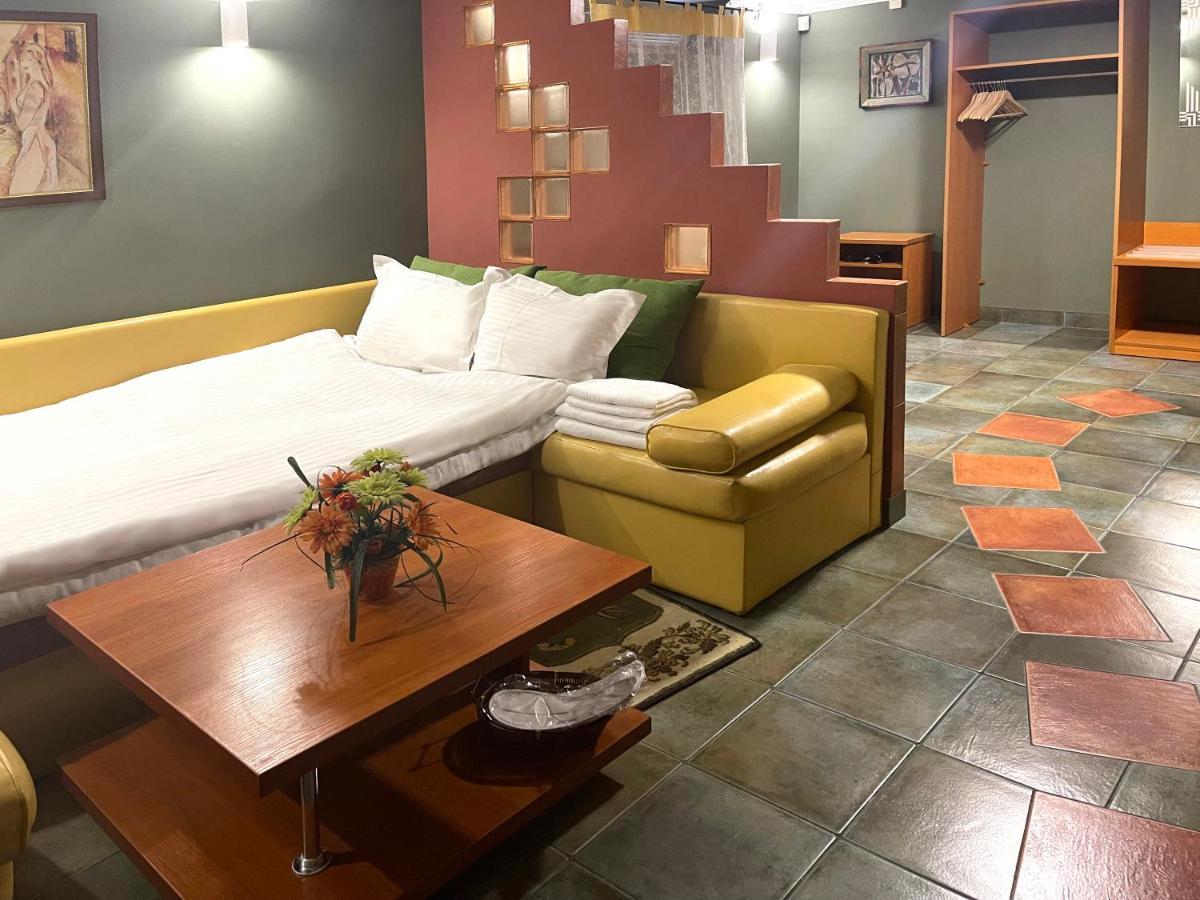 Economy Room In Hotel Eney Lemberg Exterior foto