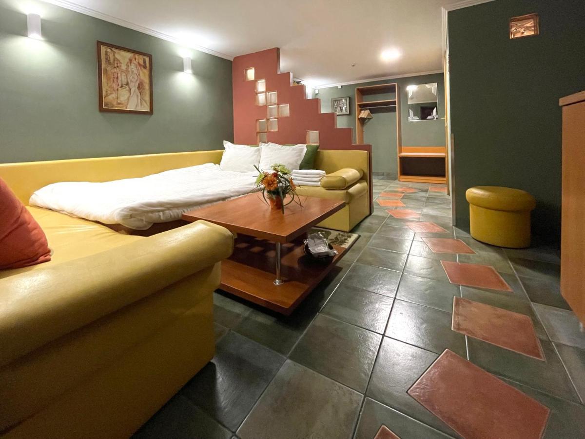 Economy Room In Hotel Eney Lemberg Exterior foto