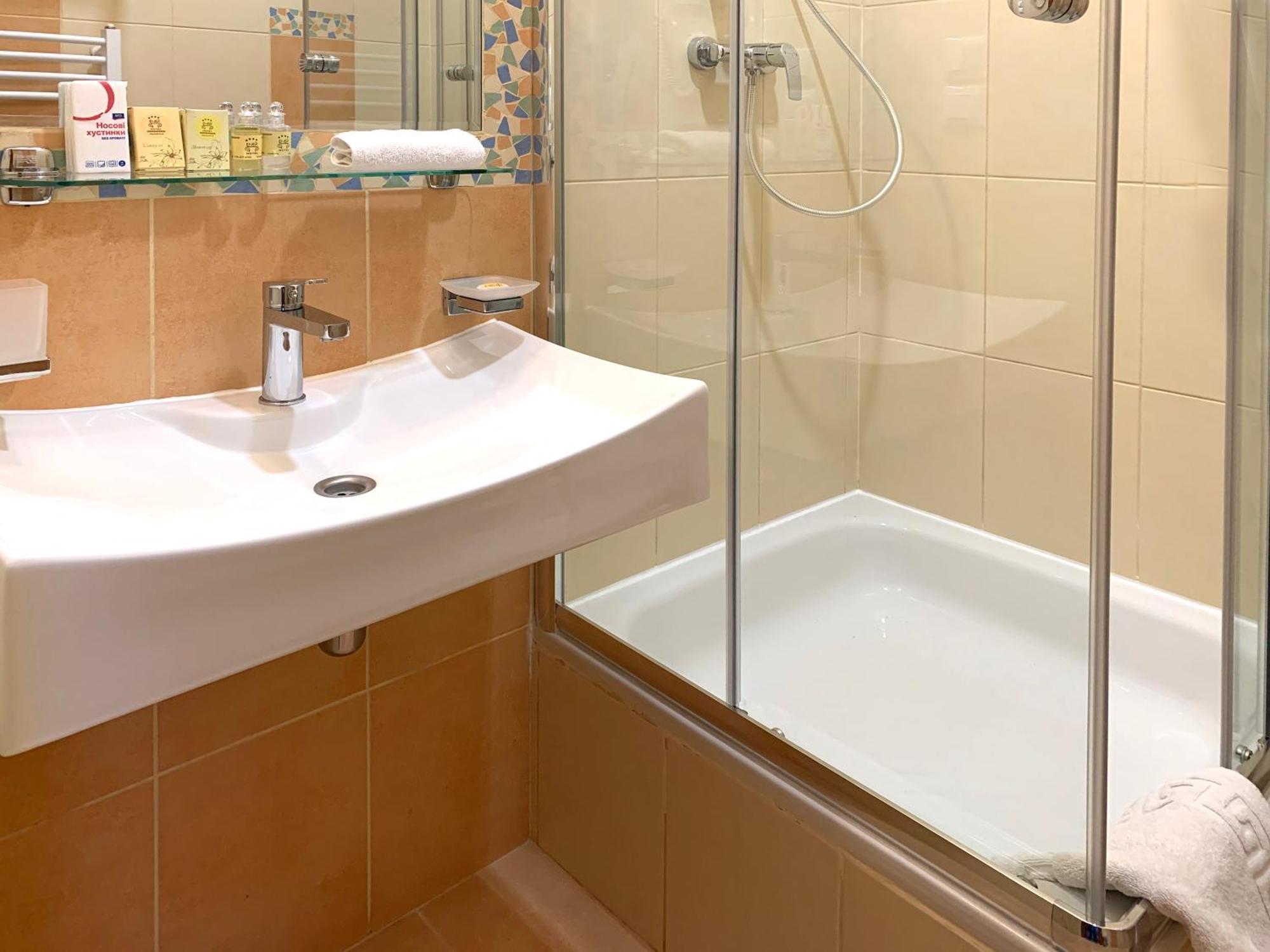 Economy Room In Hotel Eney Lemberg Zimmer foto