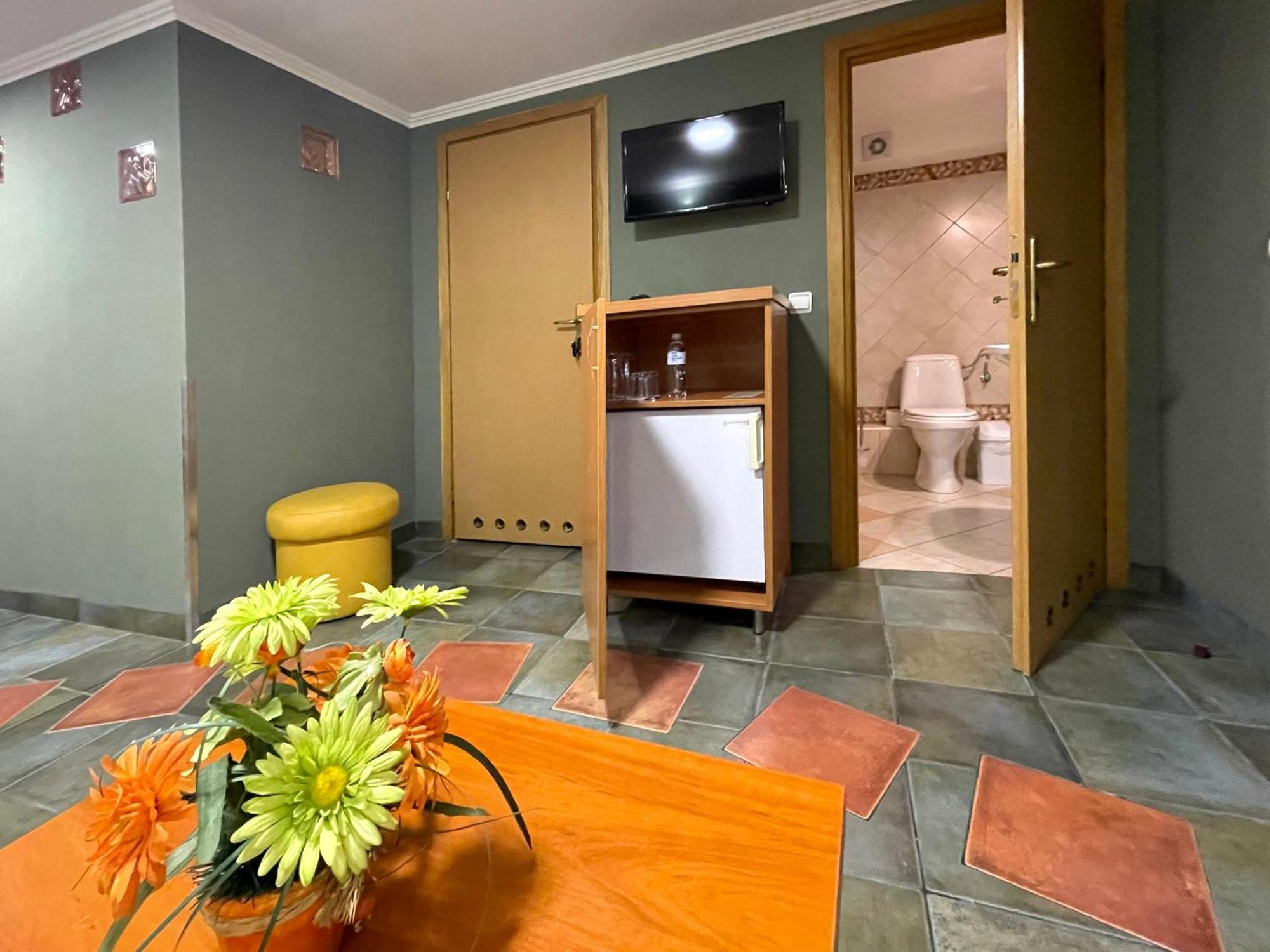 Economy Room In Hotel Eney Lemberg Zimmer foto