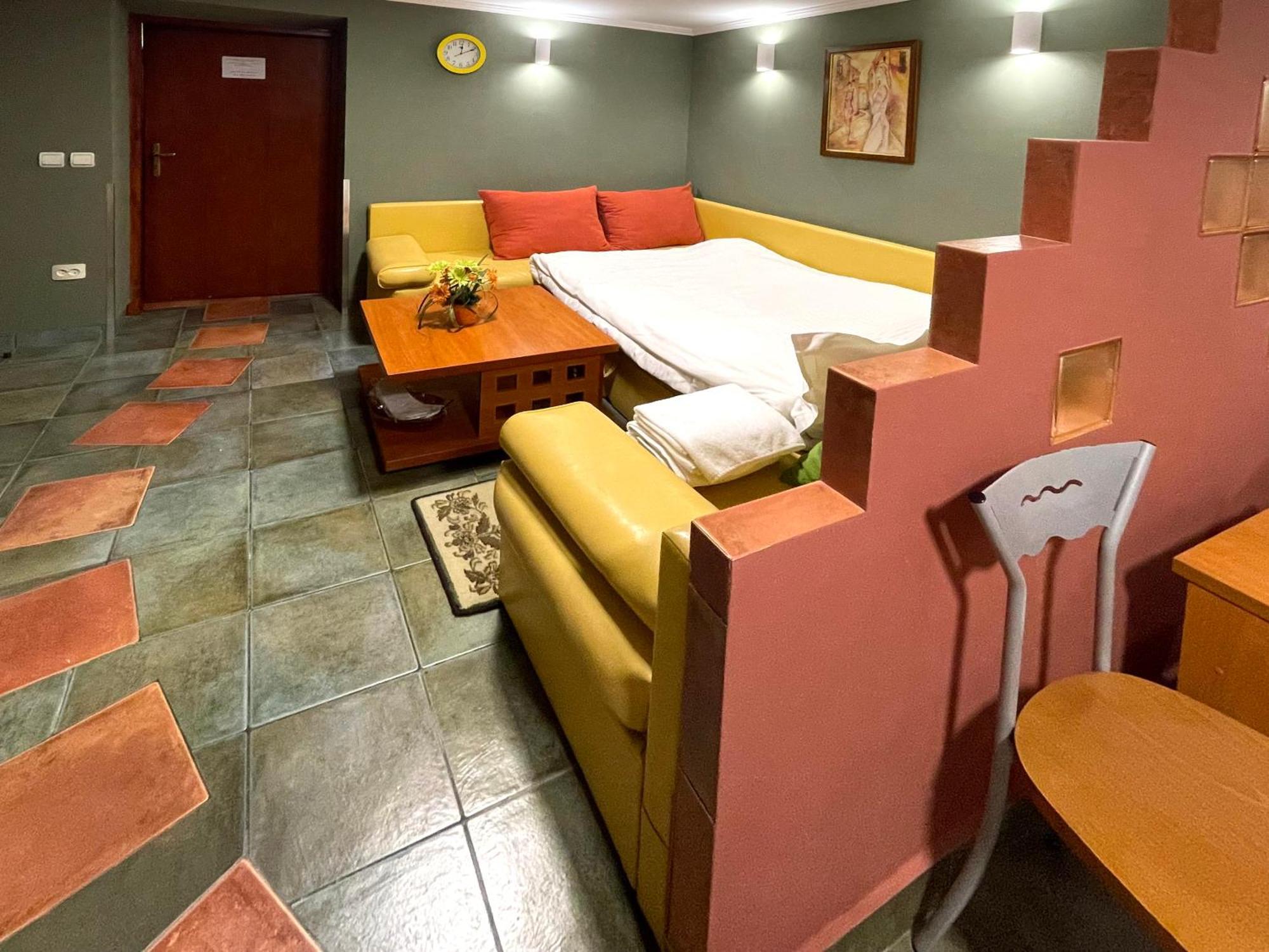 Economy Room In Hotel Eney Lemberg Zimmer foto