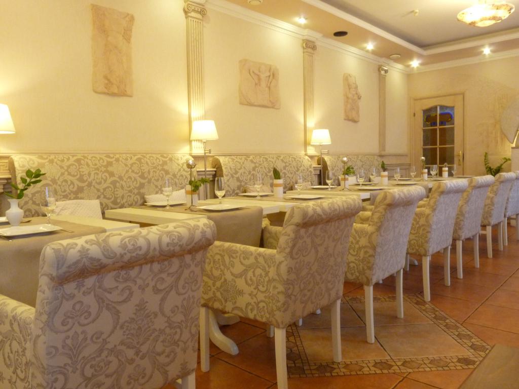 Economy Room In Hotel Eney Lemberg Exterior foto